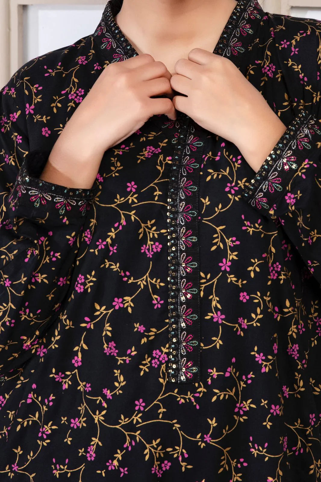 Black Rose Stitched 2pc