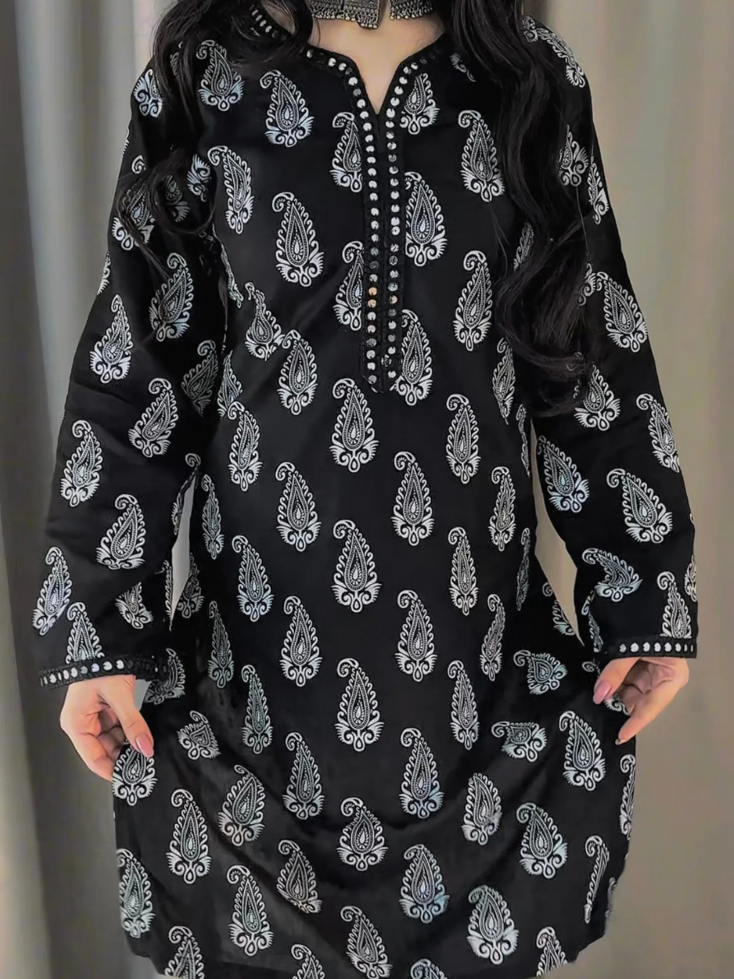 MAHRO FARSHI 2PC – Premium Printed Cotton Suit