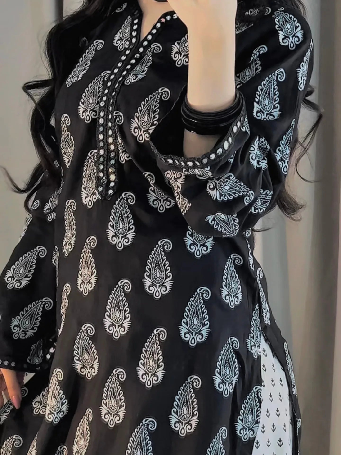 MAHRO FARSHI 2PC – Premium Printed Cotton Suit