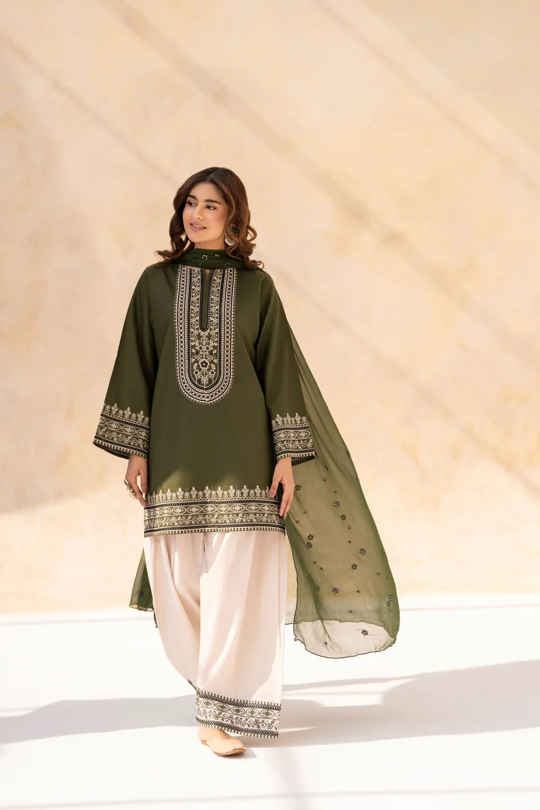 Hoorain 3 piece EMBROIDRED