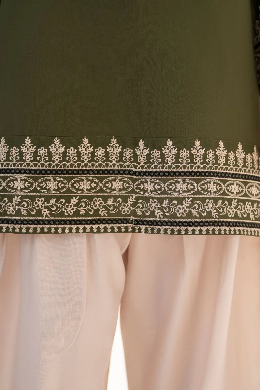 Hoorain 3 piece EMBROIDRED
